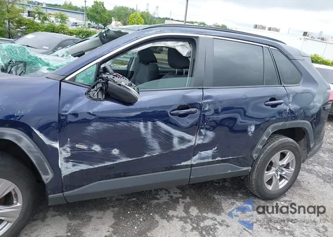 2022 Toyota Rav4 Xle z USA, uszkodzony, nr VIN 2T3P1RFV0NW311854